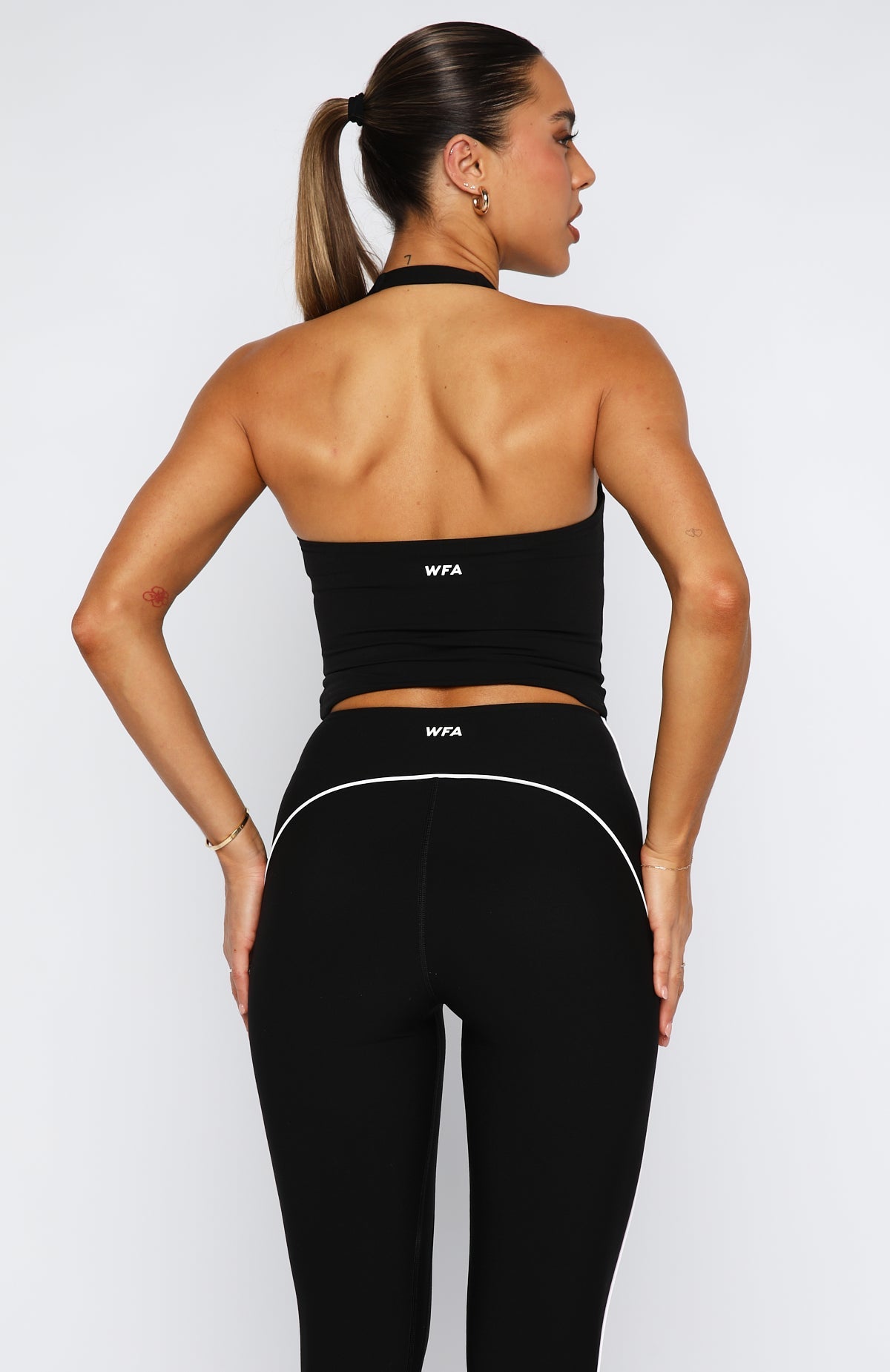 Conquer Crop Black/White